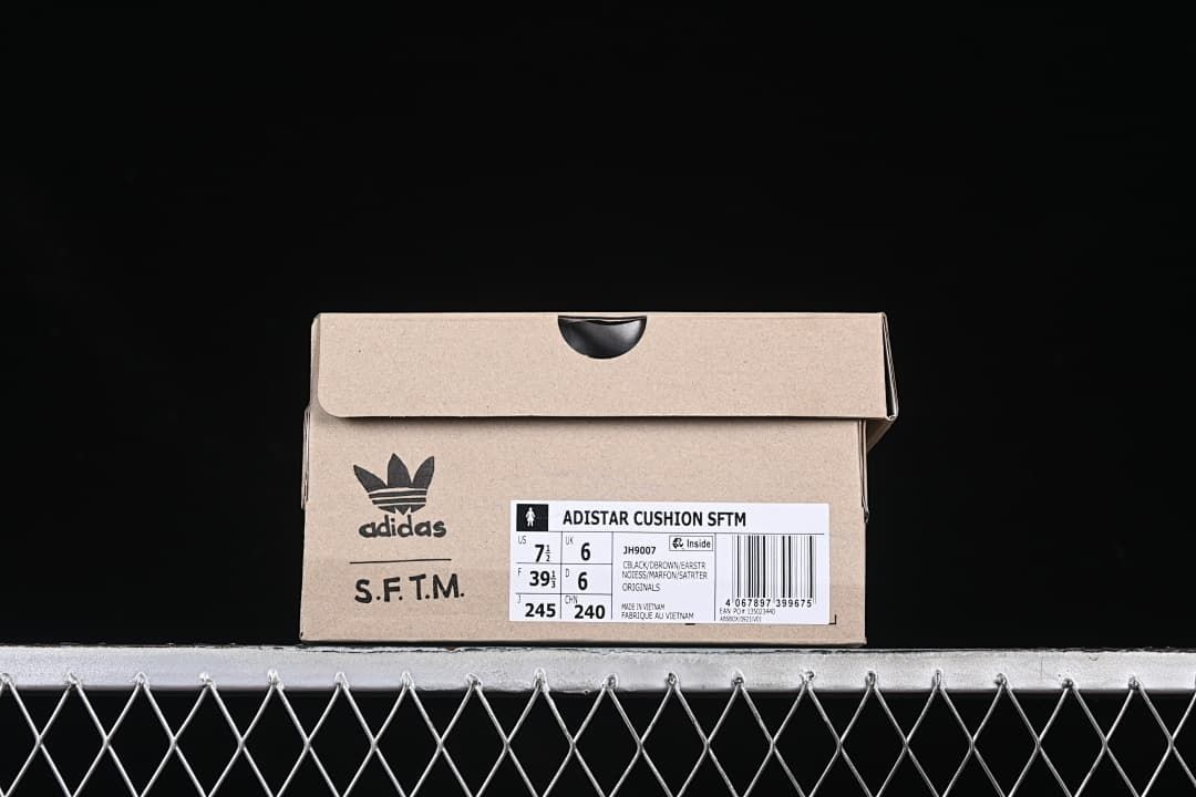 Shoe box label identifying Adistar Cushion SFTM, style JH9007, and a photographed size of US 7½.