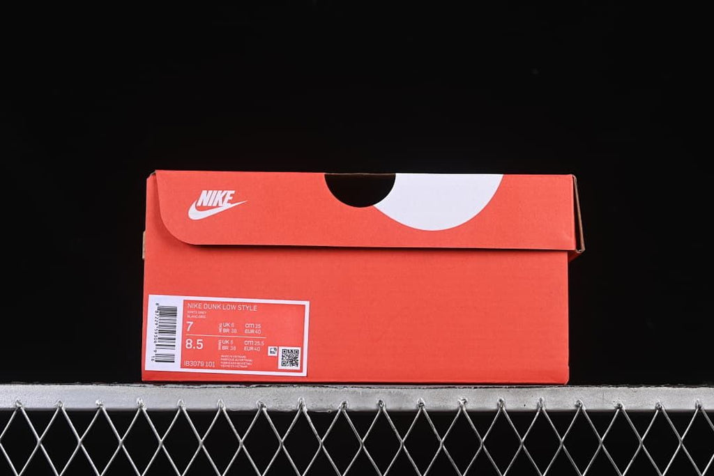 Shoebox label showing Nike Dunk Low Style and product code IB3079-101