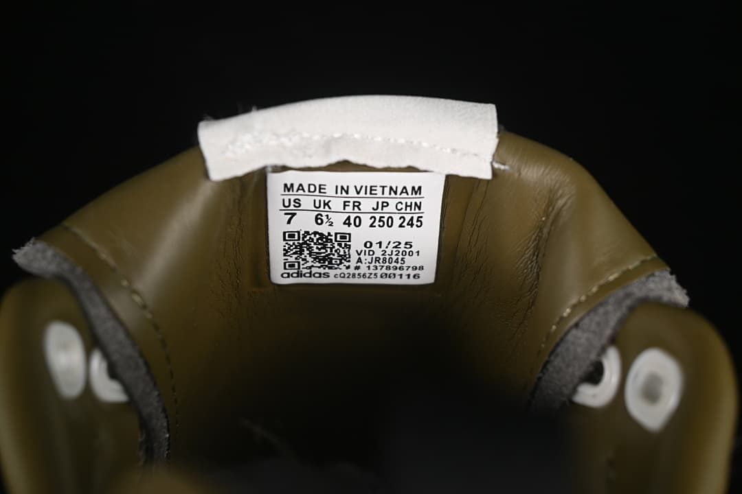 Tongue size label showing US 7, UK 6½, EU 40, JP 250 and CHN 245.