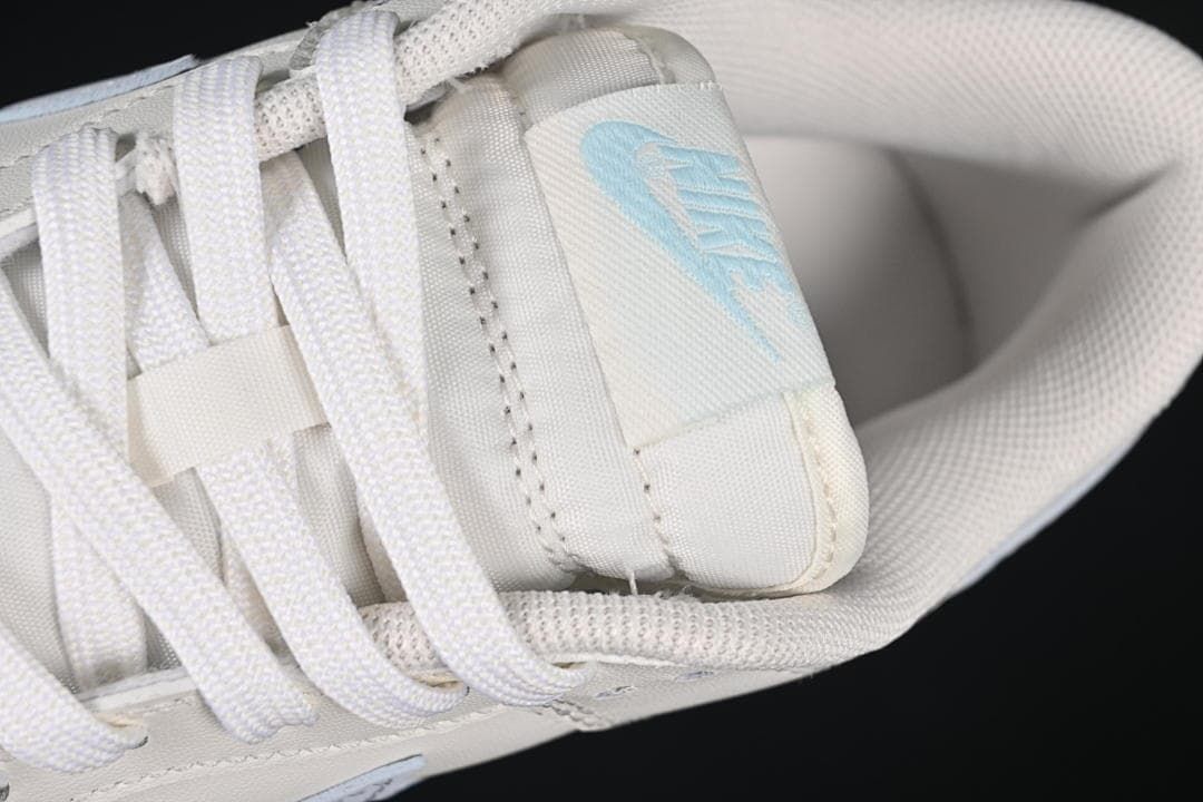 Close-up of white laces, tongue label and padded collar