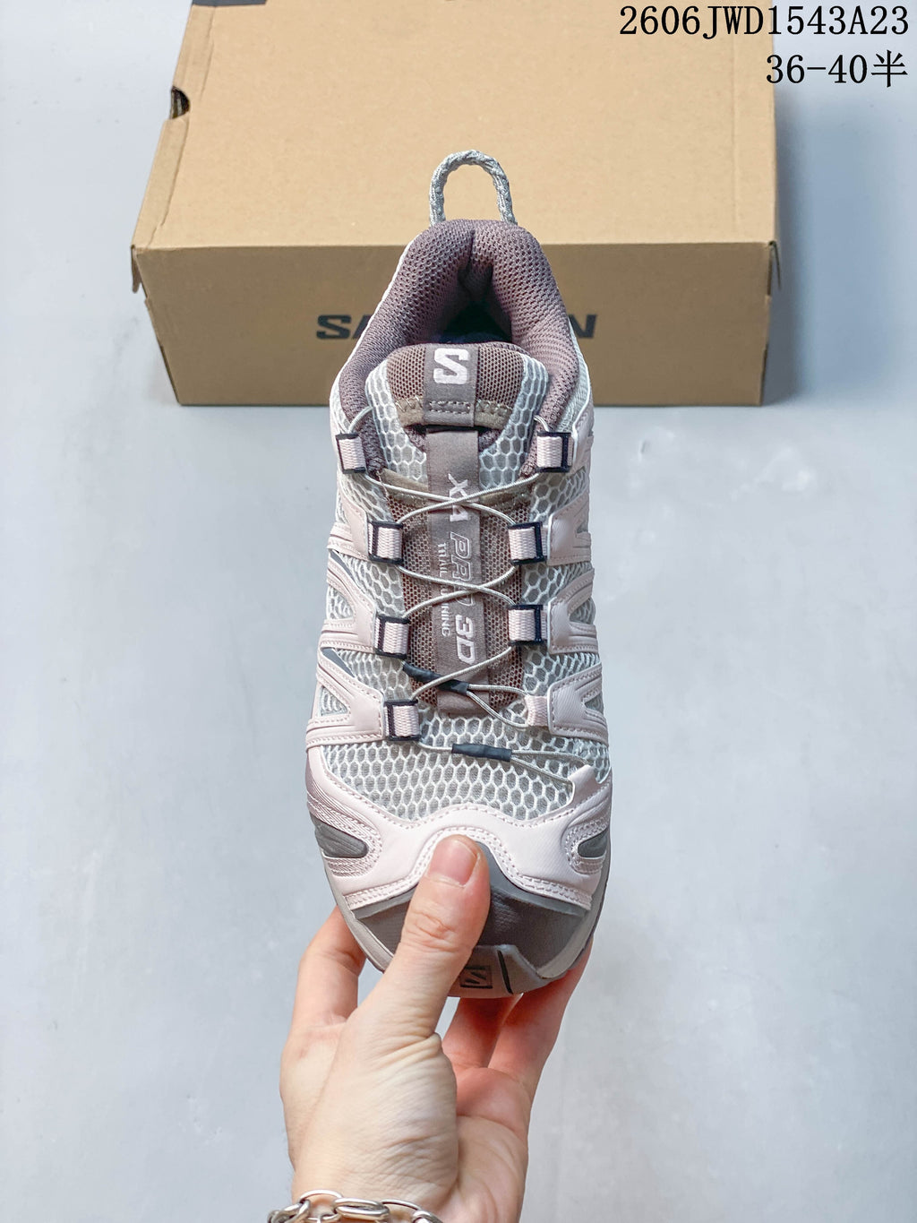 Top view of a Salomon XA Pro 3D shoe with quicklace-style lacing; image overlay lists sizes 36–40.5.