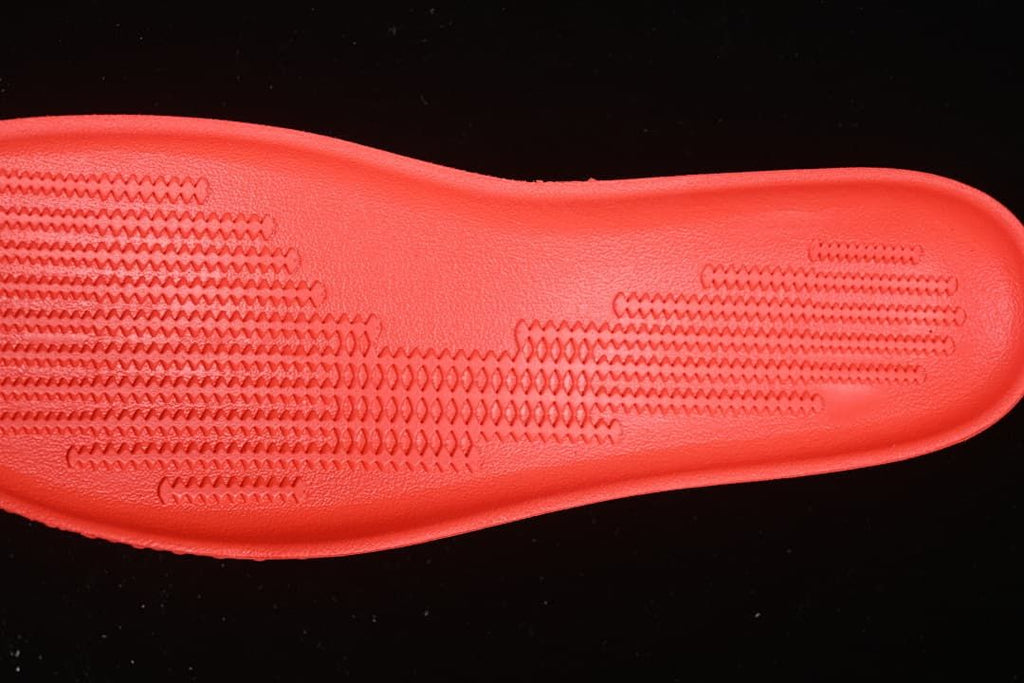 Close-up of the textured red insole