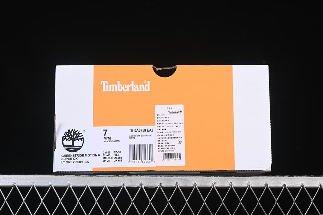 Timberland box label identifying GreenStride Motion 6 Super Ox in light grey nubuck and showing EU 40