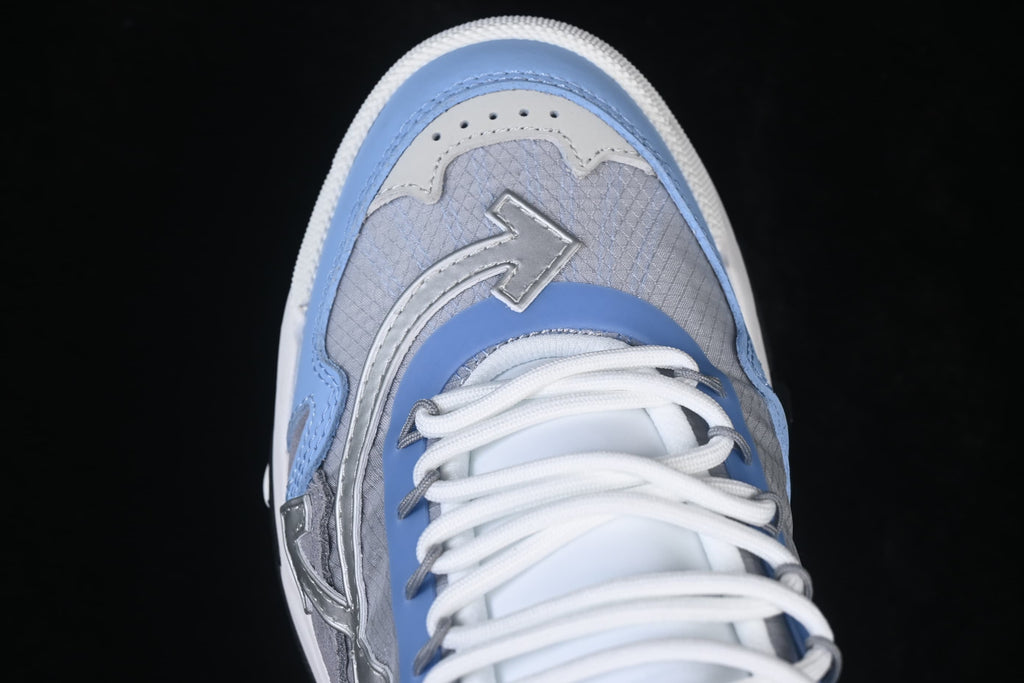 Top-down close-up of the sneaker toe, laces, and arrow-shaped detail