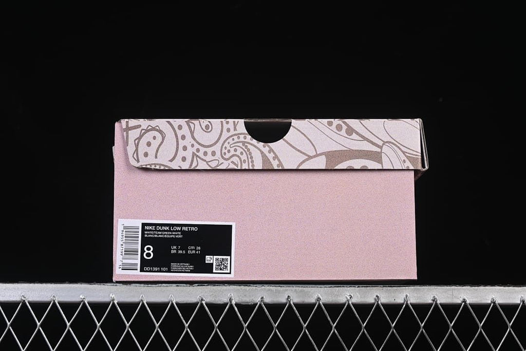 Shoebox label showing Nike Dunk Low Retro and product code DD1391-101