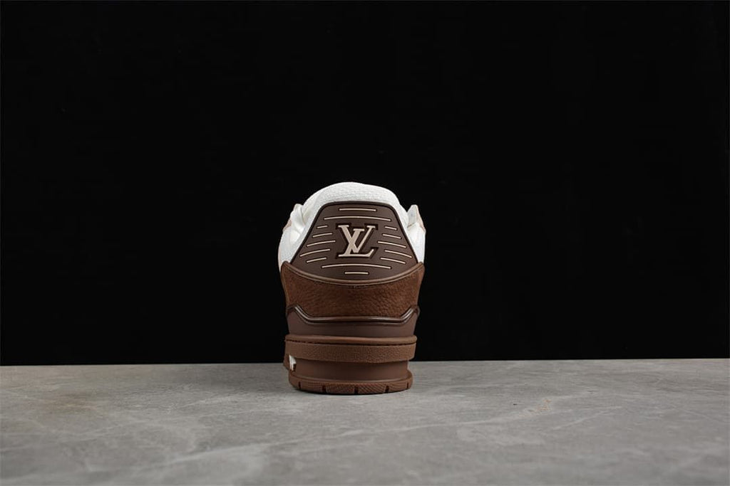 Rear view of the sneaker with a brown heel panel and logo.