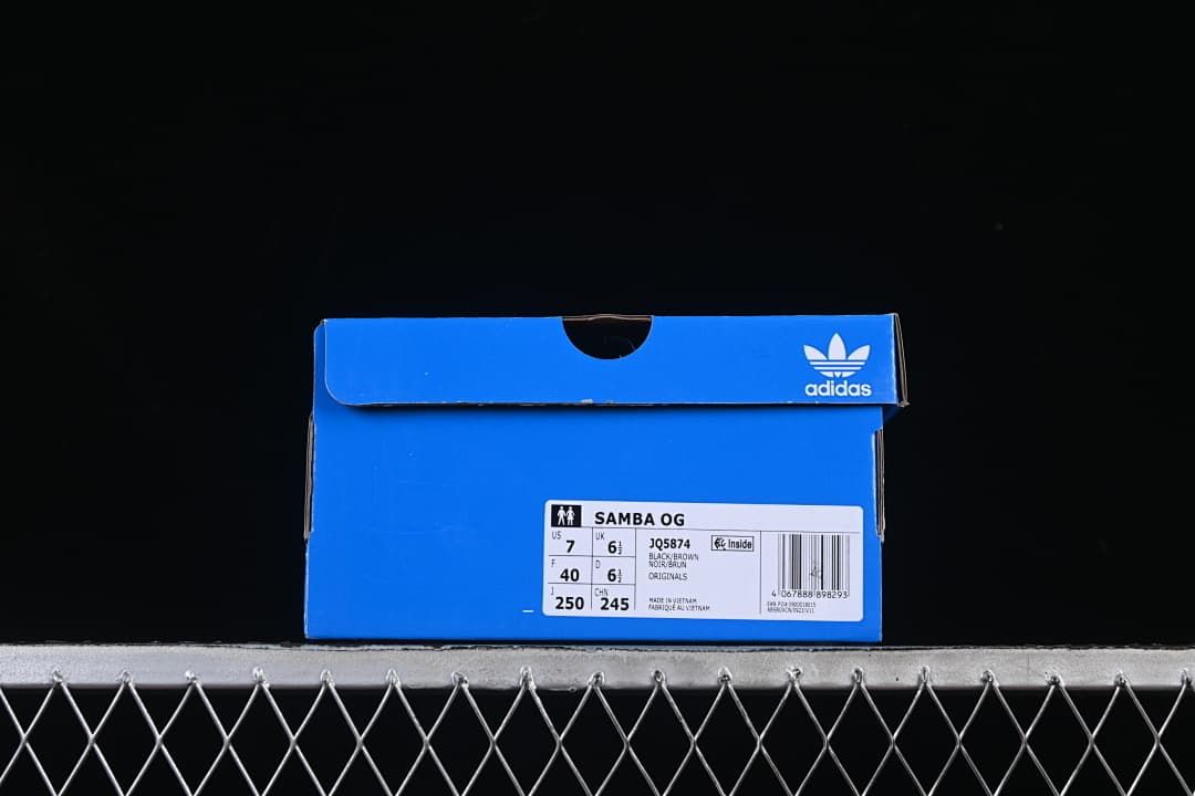 Blue adidas shoe box label identifying Samba OG, JQ5874, and sample size EU 40