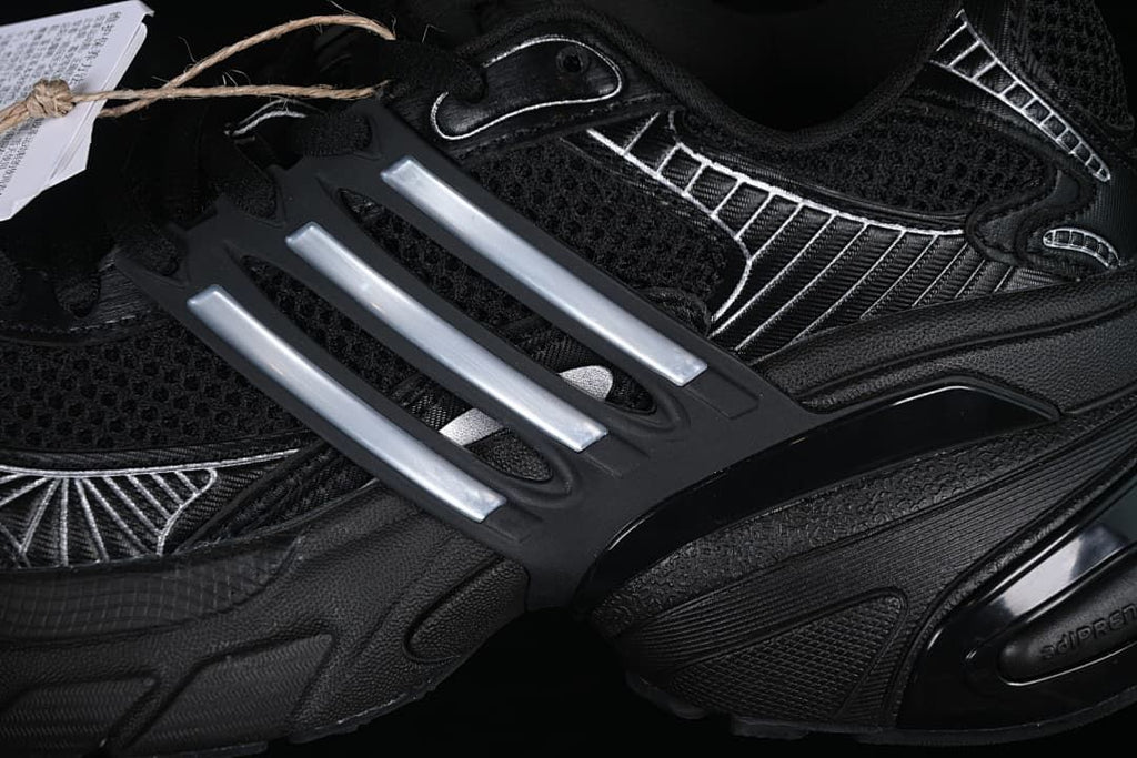 Close-up of the mesh-look upper and silver-toned side stripes