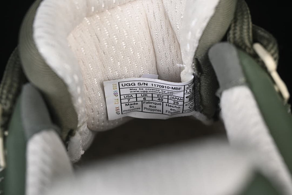 Tongue size label showing UGG style 1170910-MBF and sample size markings