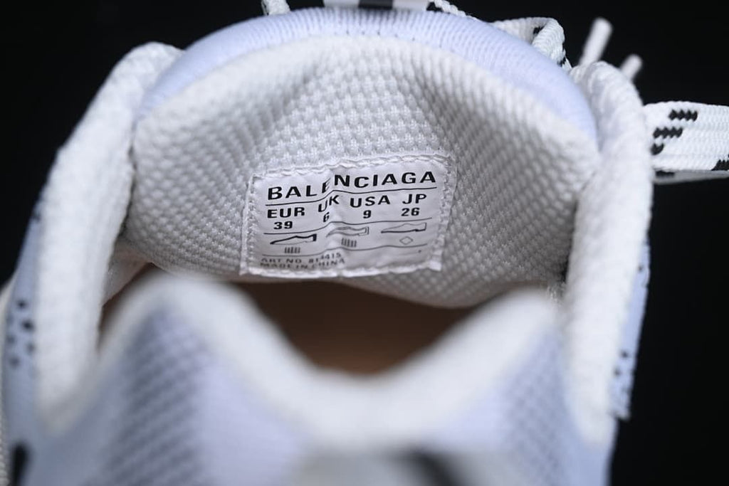 Inside shoe label showing EU 39, UK 6, USA 3 and JP 26.