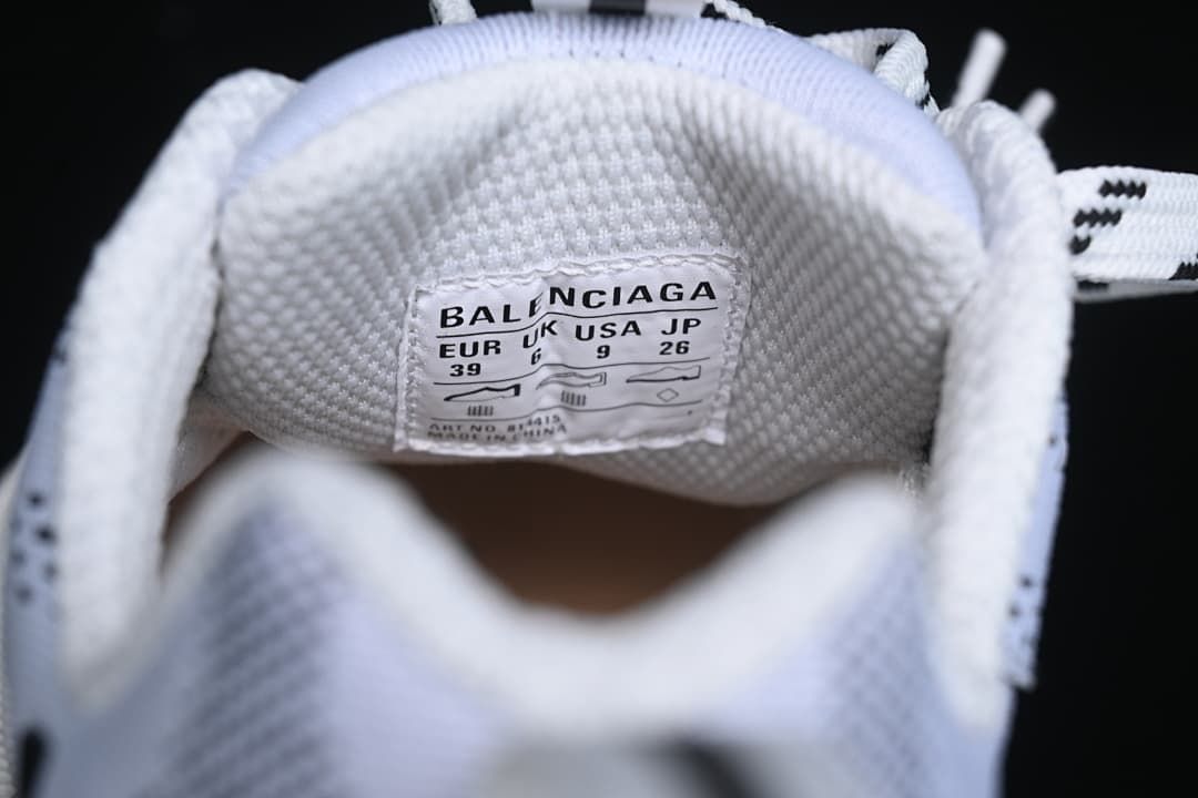 Inside shoe label showing EU 39, UK 6, USA 3 and JP 26.