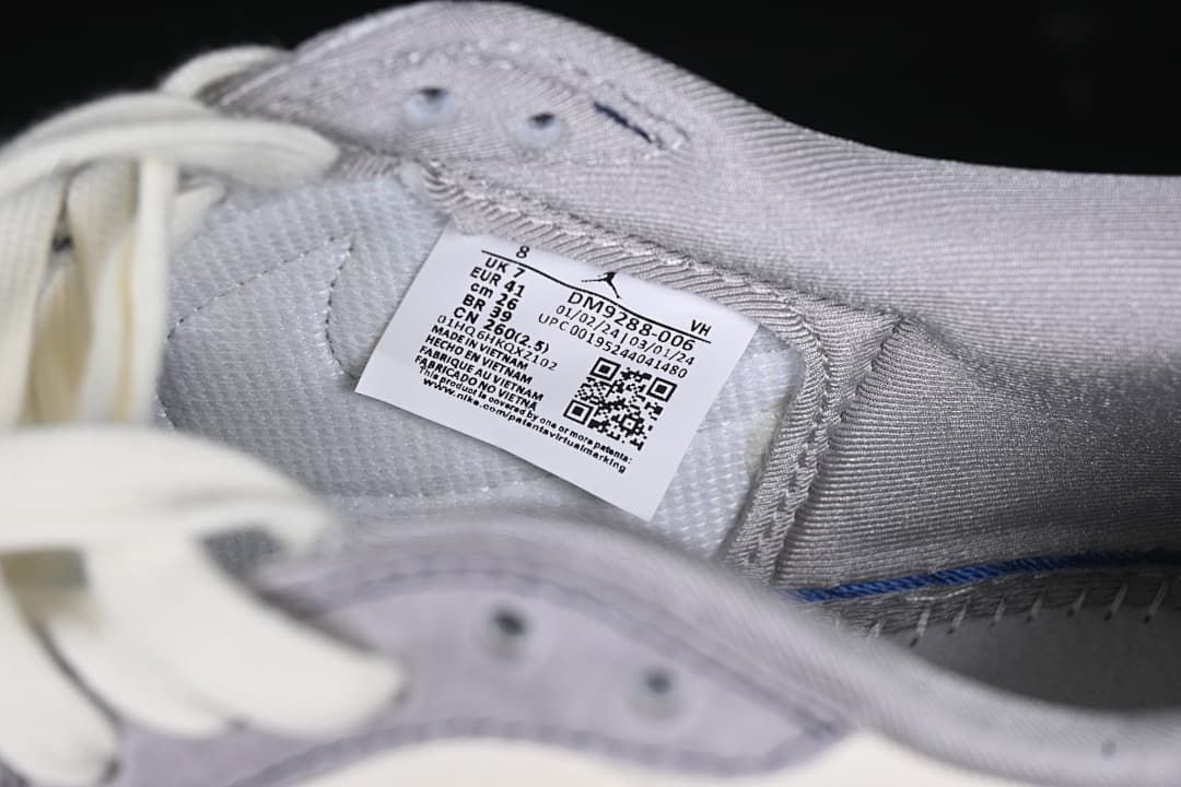 Tongue size label showing EU 41 on the photographed shoe