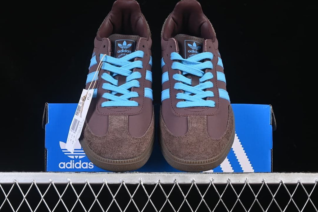Front view of the pair displayed on the shoebox.