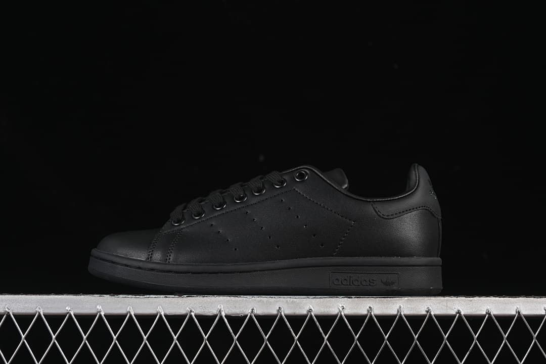 Side profile of the black Stan Smith sneaker