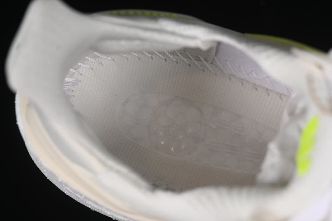 View into the shoe interior and padded collar
