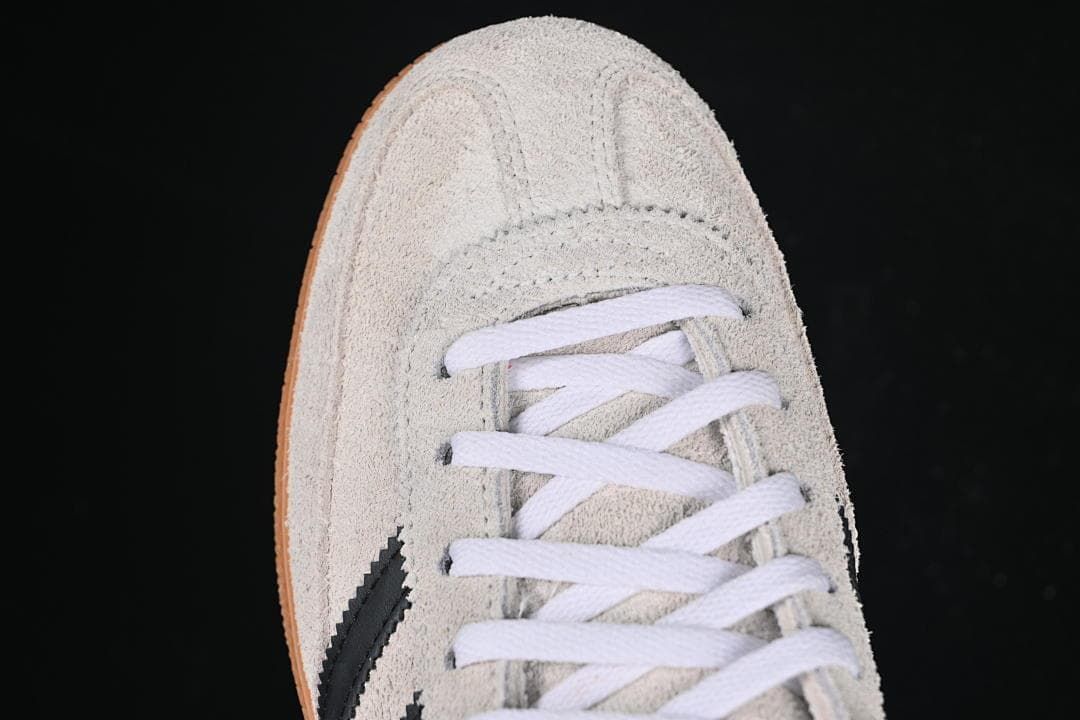 Top view of the toe and white laces