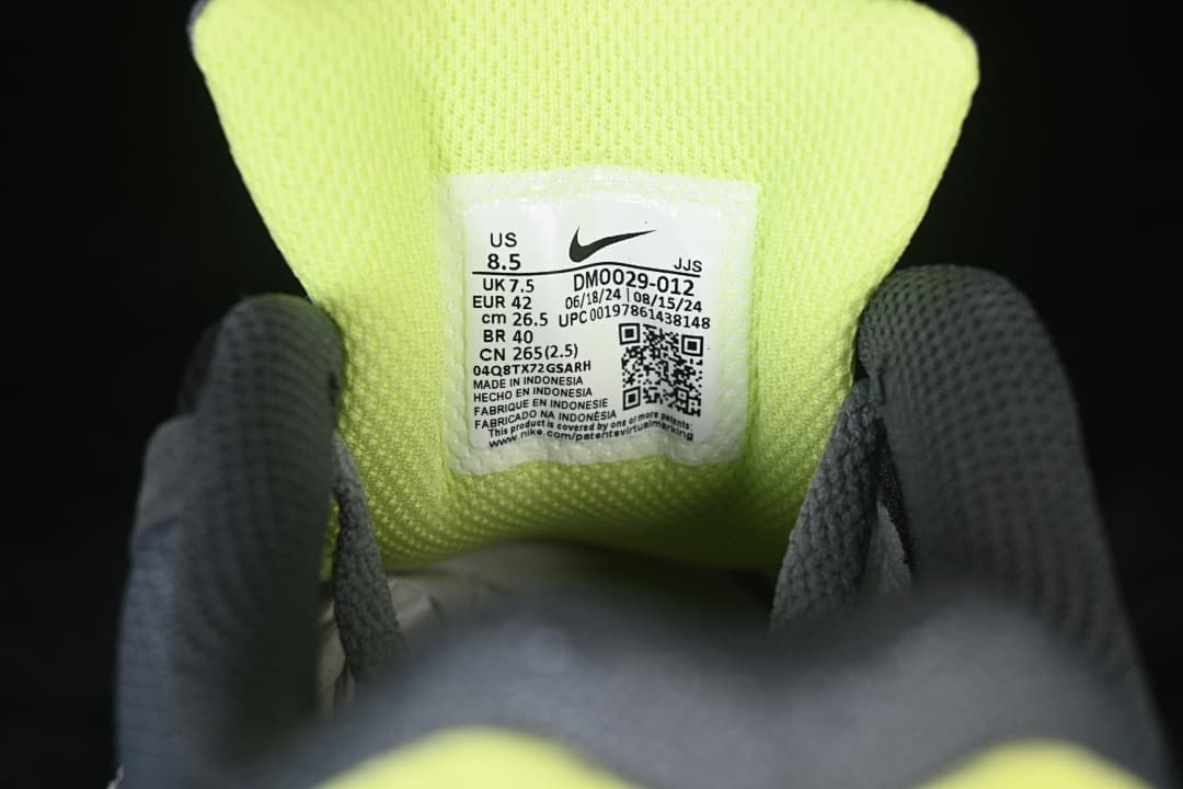 Tongue size label showing the photographed sample size and style code.