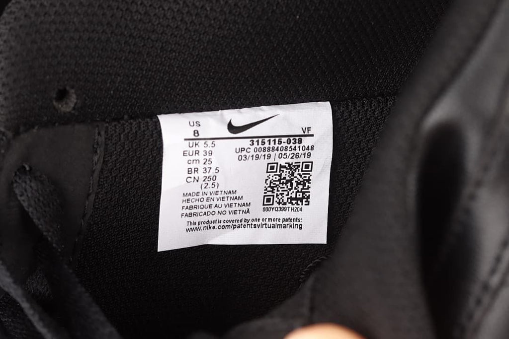 Inside label showing style code 315115-038 and sample size information.