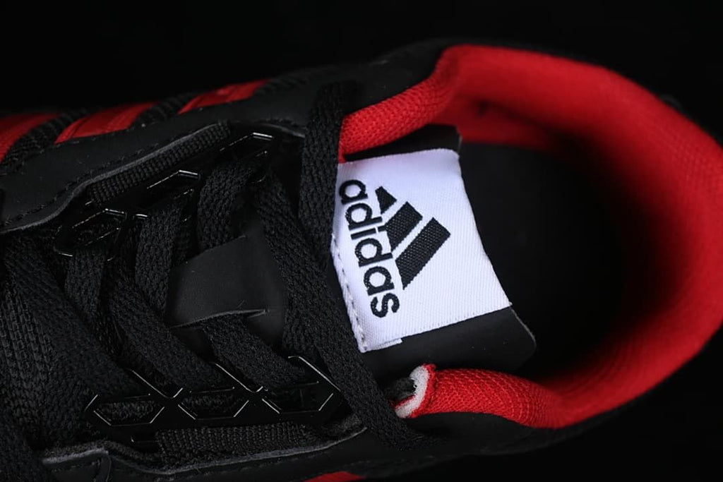 Close-up of the black laces, tongue label, and red collar lining.
