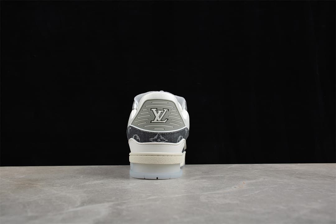 Rear view showing the gray heel detail and layered sole.