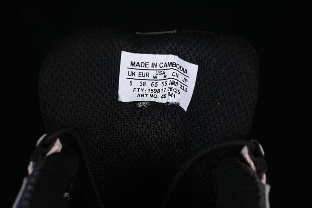 Tongue size label showing UK 5, EU 38, US women 6.5, and JP 23.5