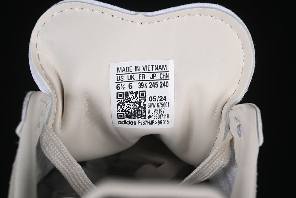 Close-up of shoe size label inside the tongue