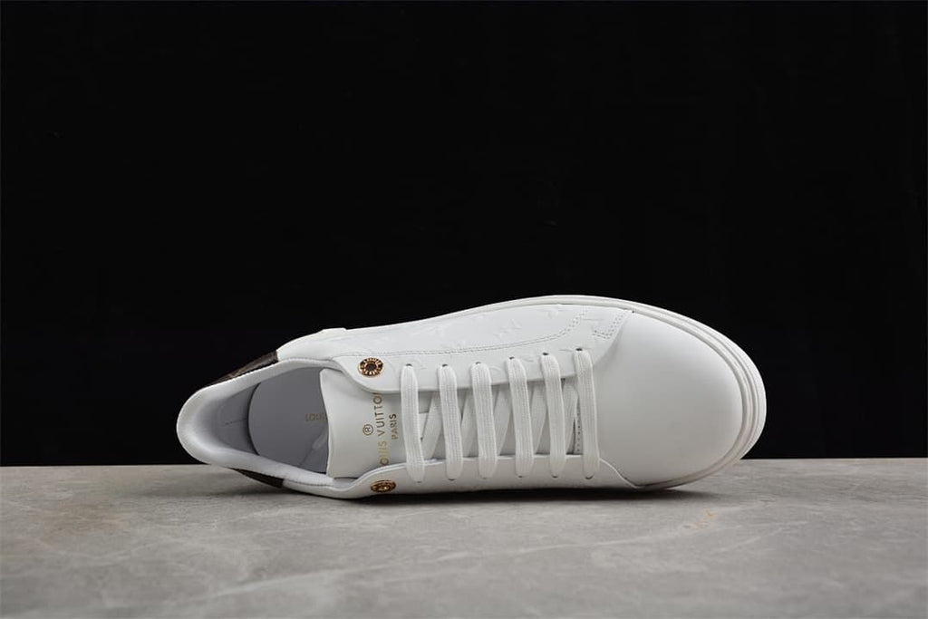 Top view of the white lace-up sneaker