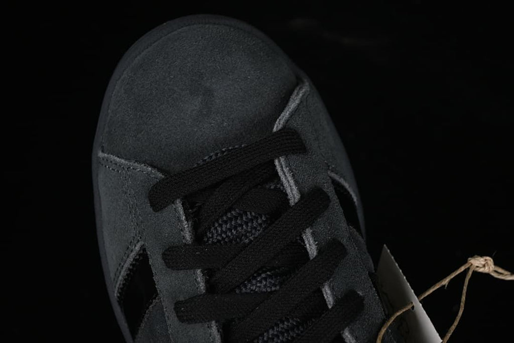 Top view of the charcoal gray toe and black laces
