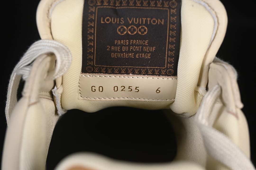 Tongue label showing the number 6