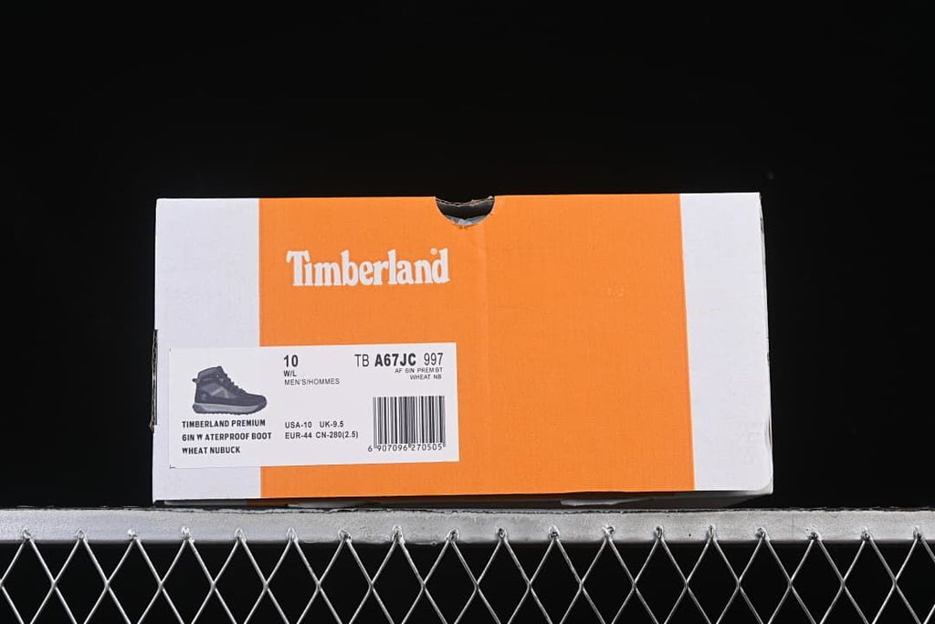 Timberland shoebox with a product label showing a sample size and product details.