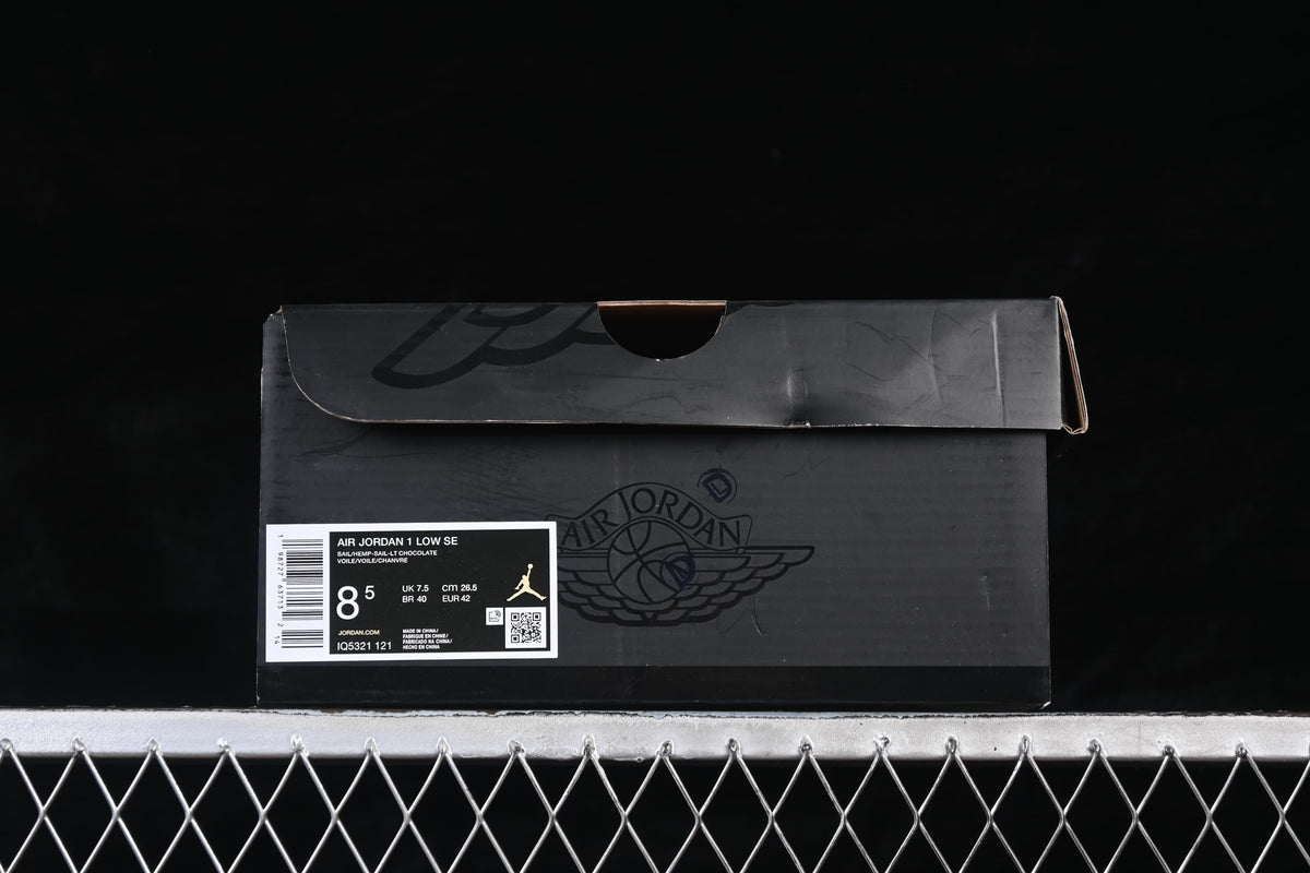 Air Jordan 1 Low SE box label showing style code IQ5321-121 and sample size EU 42.