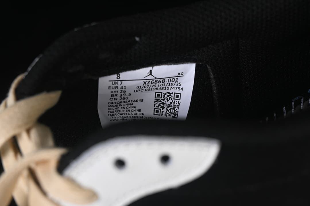 Interior size label showing EU 41 and product code XZ6868-001.