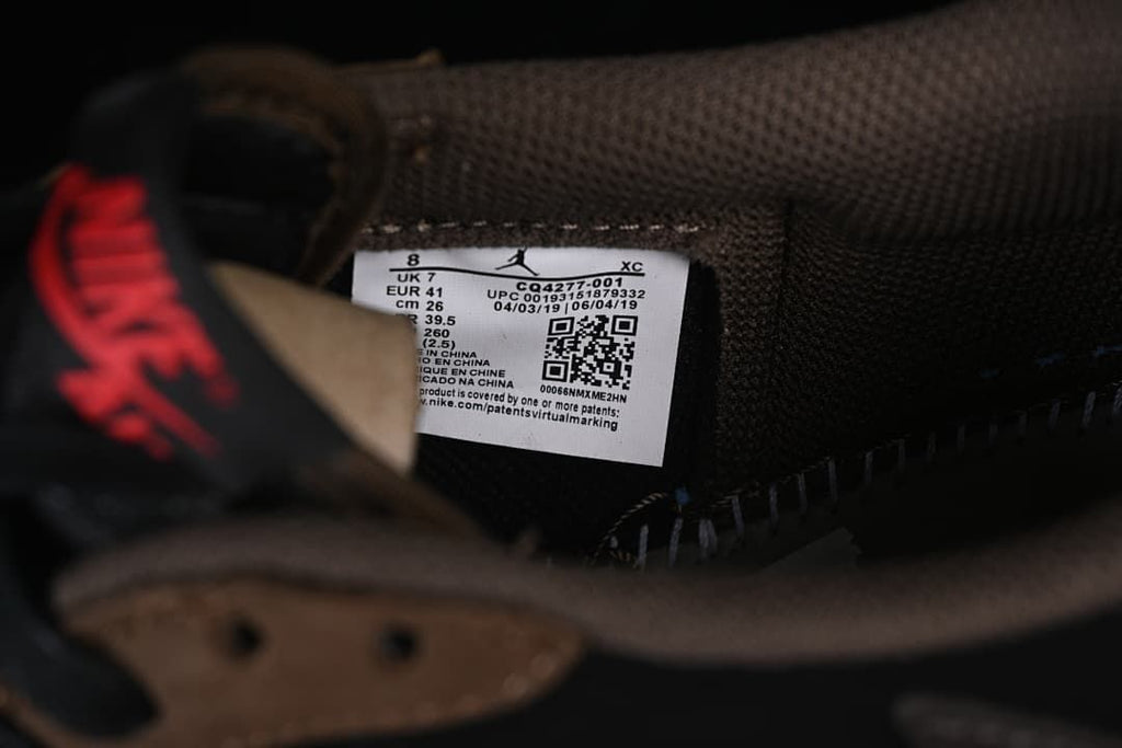 Interior product label showing size details and style code CQ4277-001