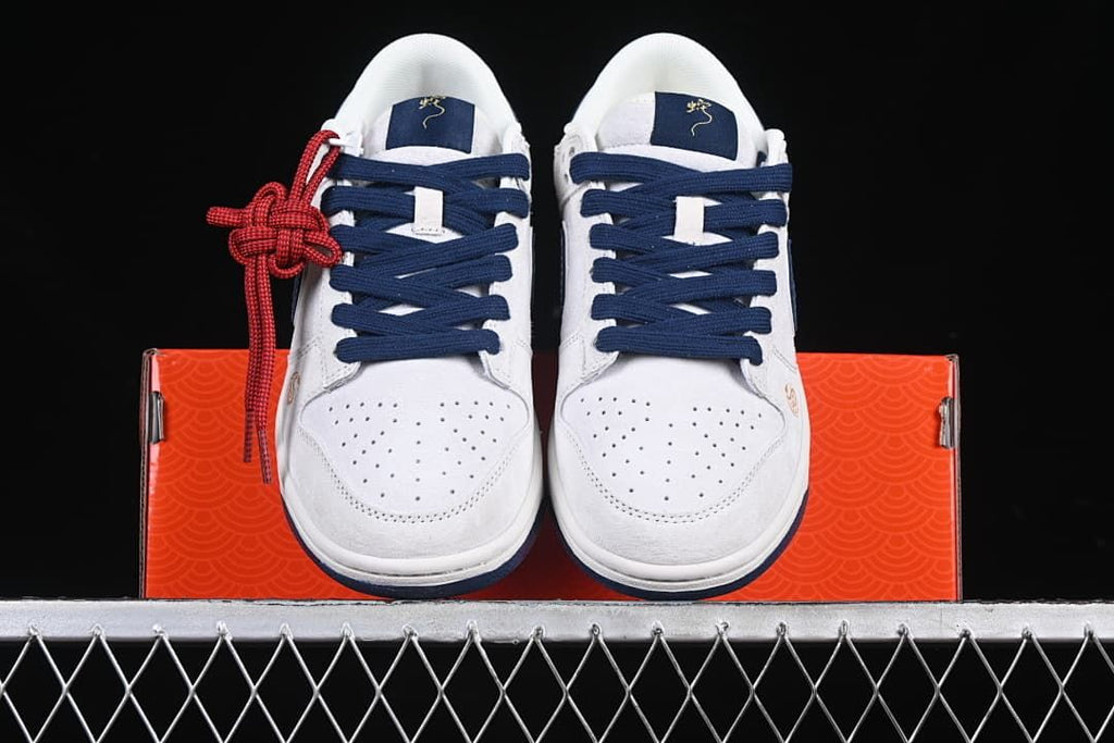 Front view of the pair with navy laces and an additional red lace