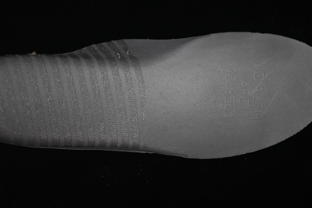 Close-up of the gray insole surface