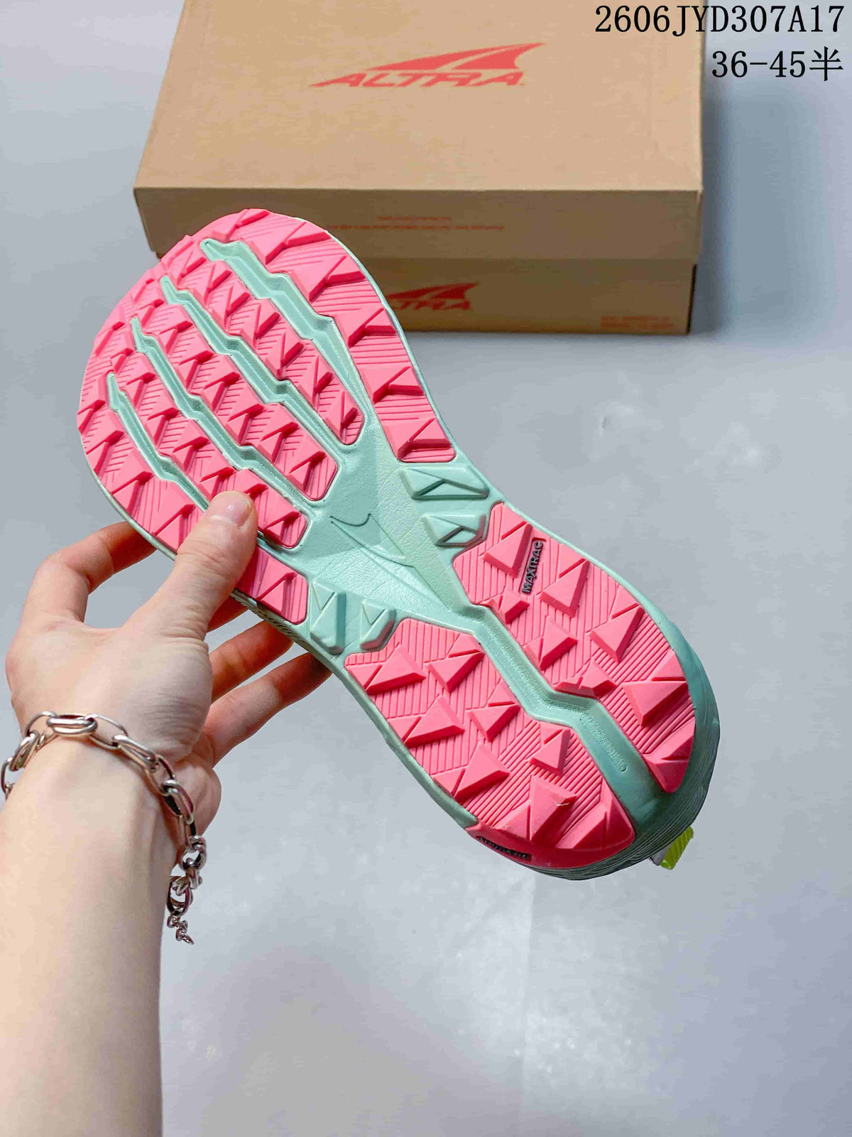 Close-up of the pink and aqua patterned outsole; image text lists sizes 36–45.5.