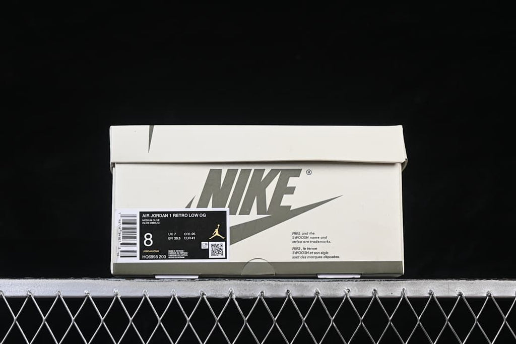 Sneaker box label showing Air Jordan 1 Retro Low OG and HQ6998-200