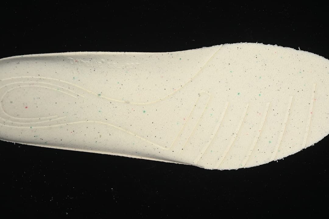 Close-up of the shoe's light-colored footbed