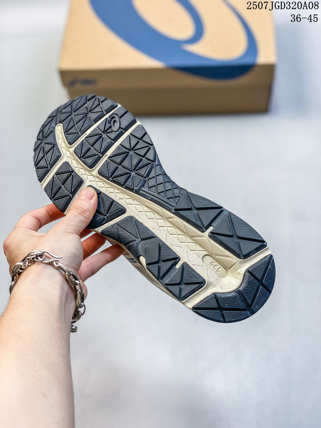 Close-up of the patterned outsole on the ASICS Gel-Contend 4 shoe.