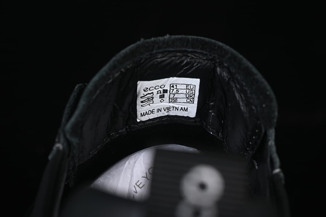 Shoe size label showing EU 41, US 7.5, UK 7, and CN 255