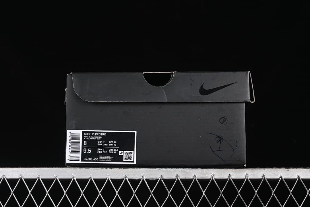 Shoe box label showing HJ4303-400 and a Kobe Protro model name