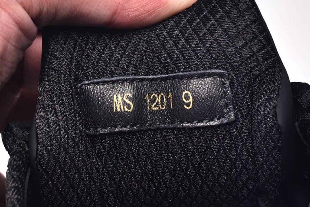 Close-up of an interior label marked with size 9