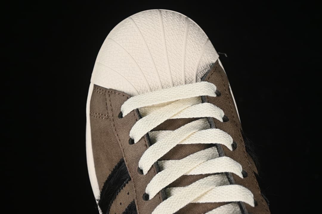 Top-down detail of the shell toe and lacing