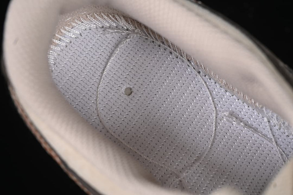 Close-up of the padded interior lining and footbed.