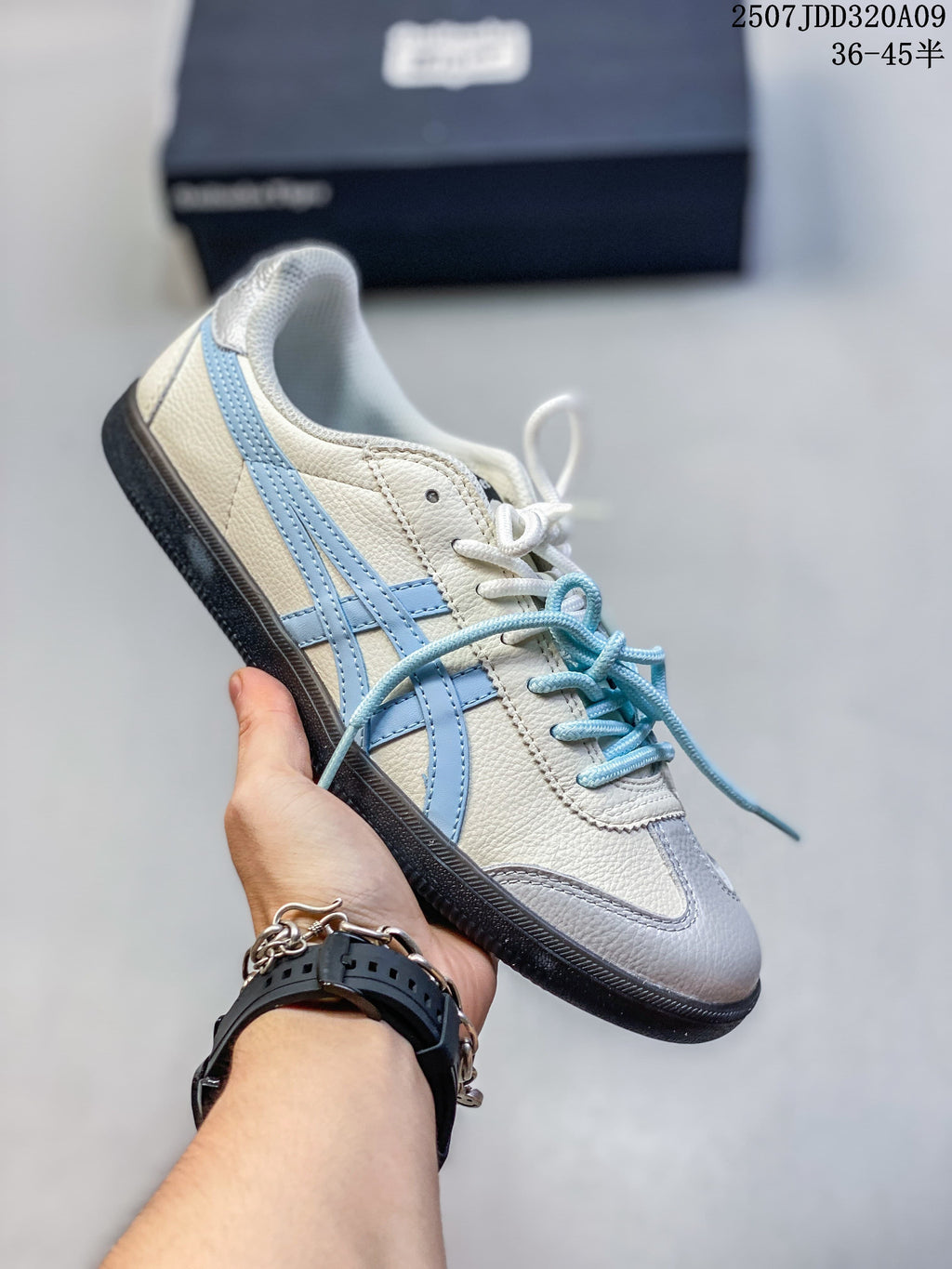 Cream Tokuten sneaker with light blue stripes and a gray toe overlay; image text shows sizes 36–45.5.