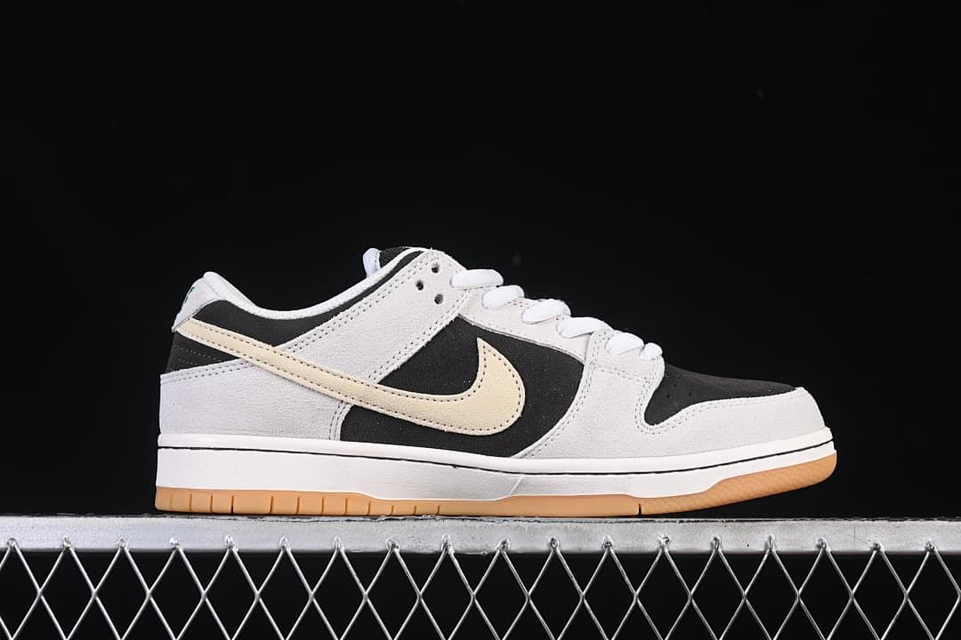 Side profile showing the low-top silhouette and contrasting panels.