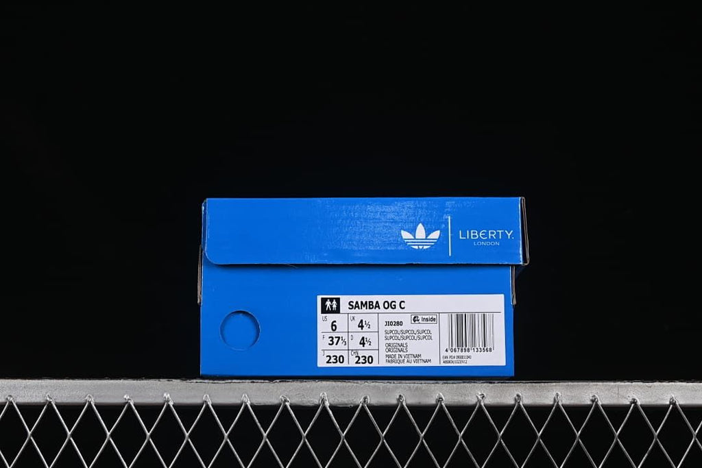 Blue shoe box with Samba OG C label showing style code JI0280 and sample size details.