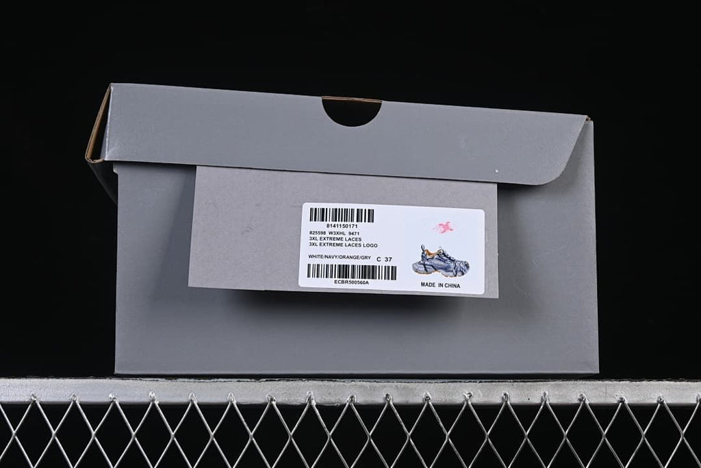 Shoebox label with product name, color description, and sample size 37