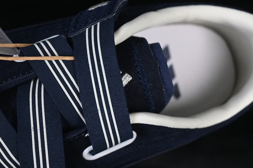 Detail of the striped straps and white collar lining.