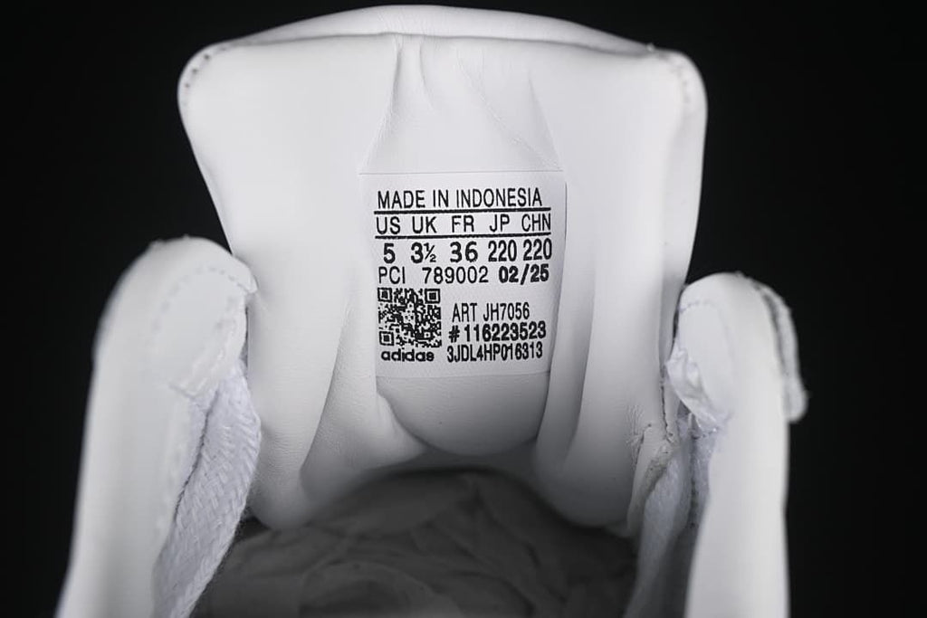 Inside shoe size label showing US 5, UK 3½, FR 36, JP 220, and CHN 220; model JH7056.